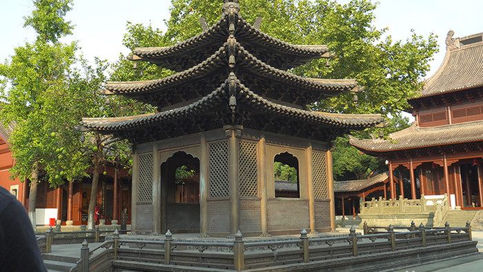 中国最大的台基面积铜献殿实拍视频