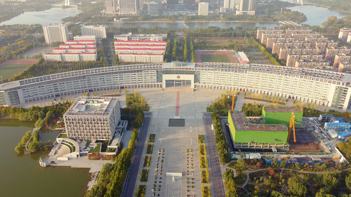 航拍郑州河南中医药大学龙子湖高校园区