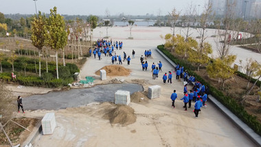 学生义务打扫环境卫生活动