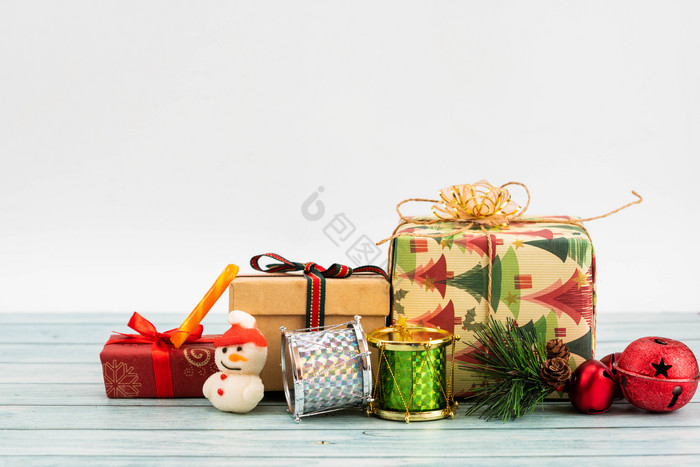 圣诞礼物和圣诞装饰品图片