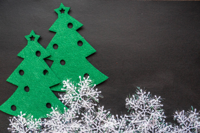 圣诞树和雪花装饰品图片