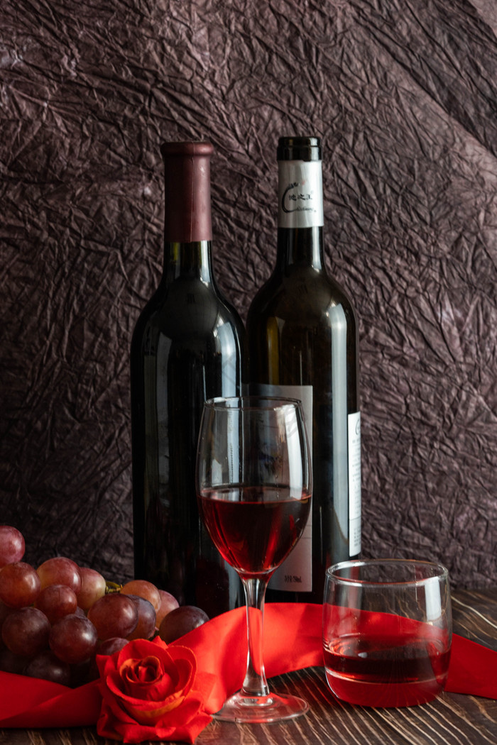 红酒和葡萄摄影图图片