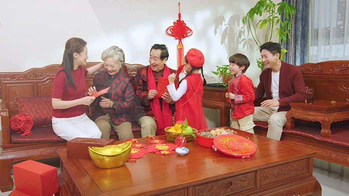 4k春节家庭团圆拜年发红包实拍