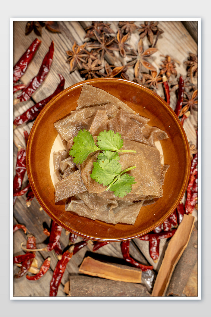 火锅毛肚新鲜配菜涮菜肉类美食摄影图