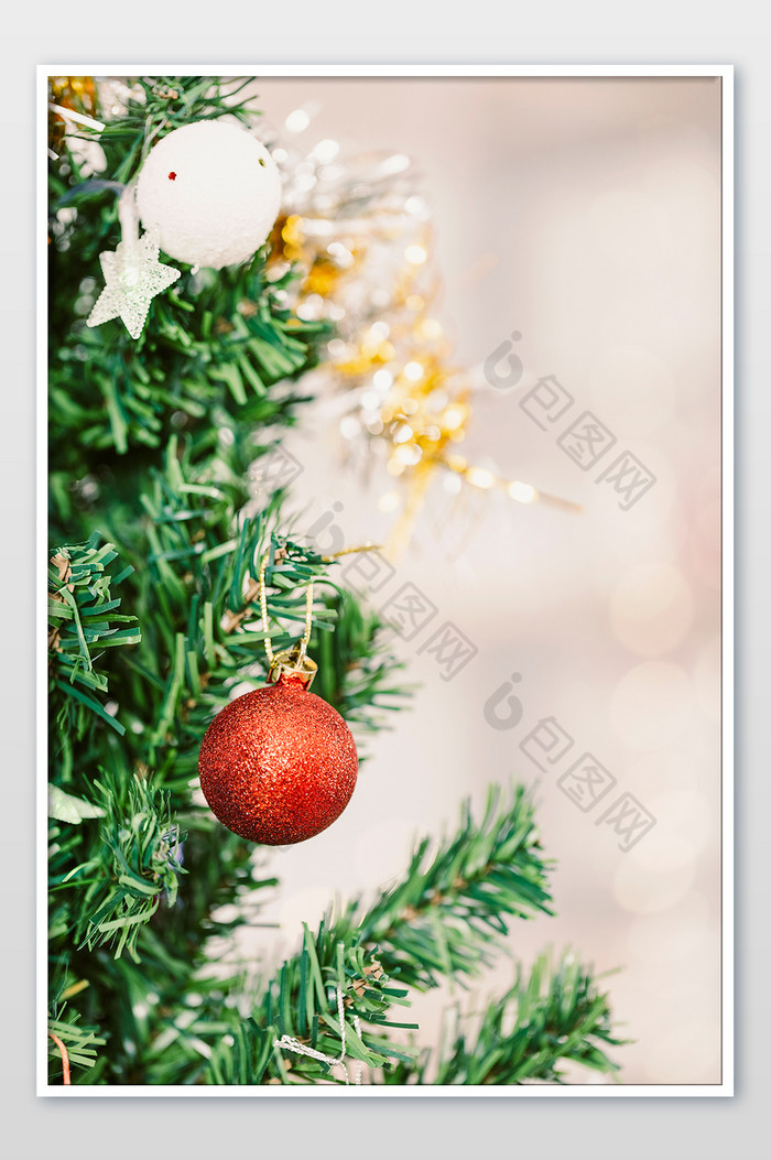 圣诞树圣诞球圣诞海报摄影图图片图片