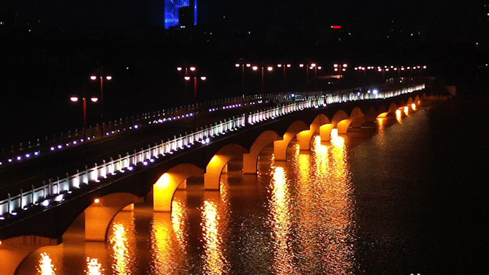 航拍南京百家湖1912欧洲风情小镇夜景