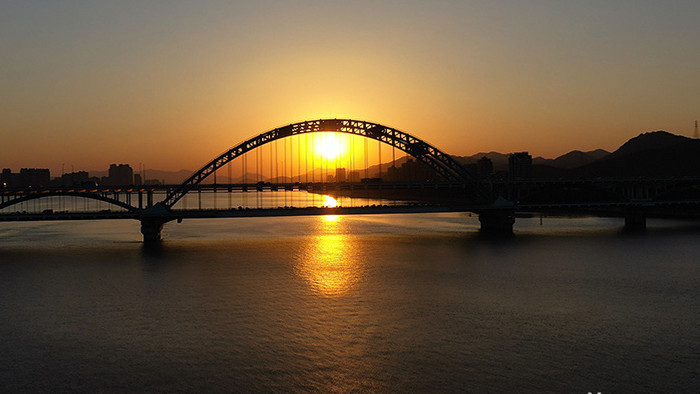 复兴大桥日落黄昏照射江面航拍视频