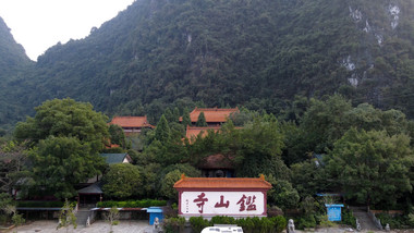 航拍桂林阳朔鉴山寺庙