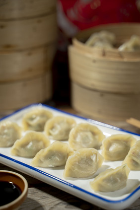 传统美食饺子蒸饺摄影图