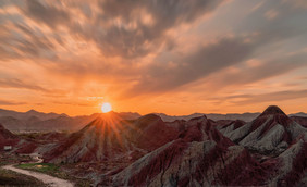 大气夕阳甘肃丹霞地貌摄影图