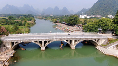 航拍阳朔遇龙河漂流起点金龙桥