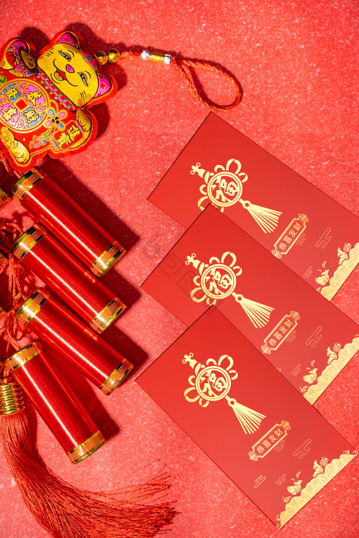 新年桌面上的中国结红包图片