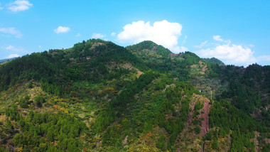 4K航拍宏伟喀斯特地貌秋天大山山川