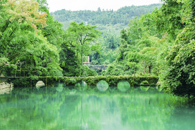 青山绿水贵州小七孔景区