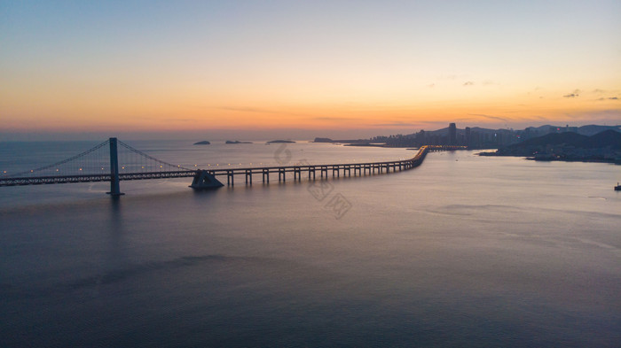 大连海边的海岸线风光摄影图片