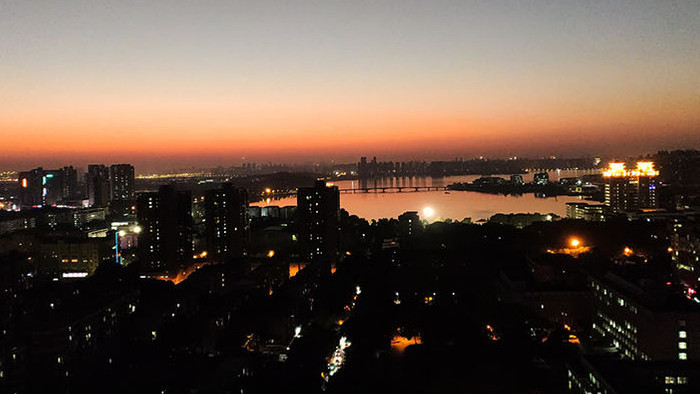 简约武汉南湖日落黄昏转夜实拍视频