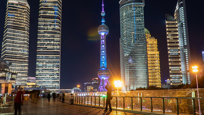 上海陆家嘴大城市夜景行人人流延时摄影