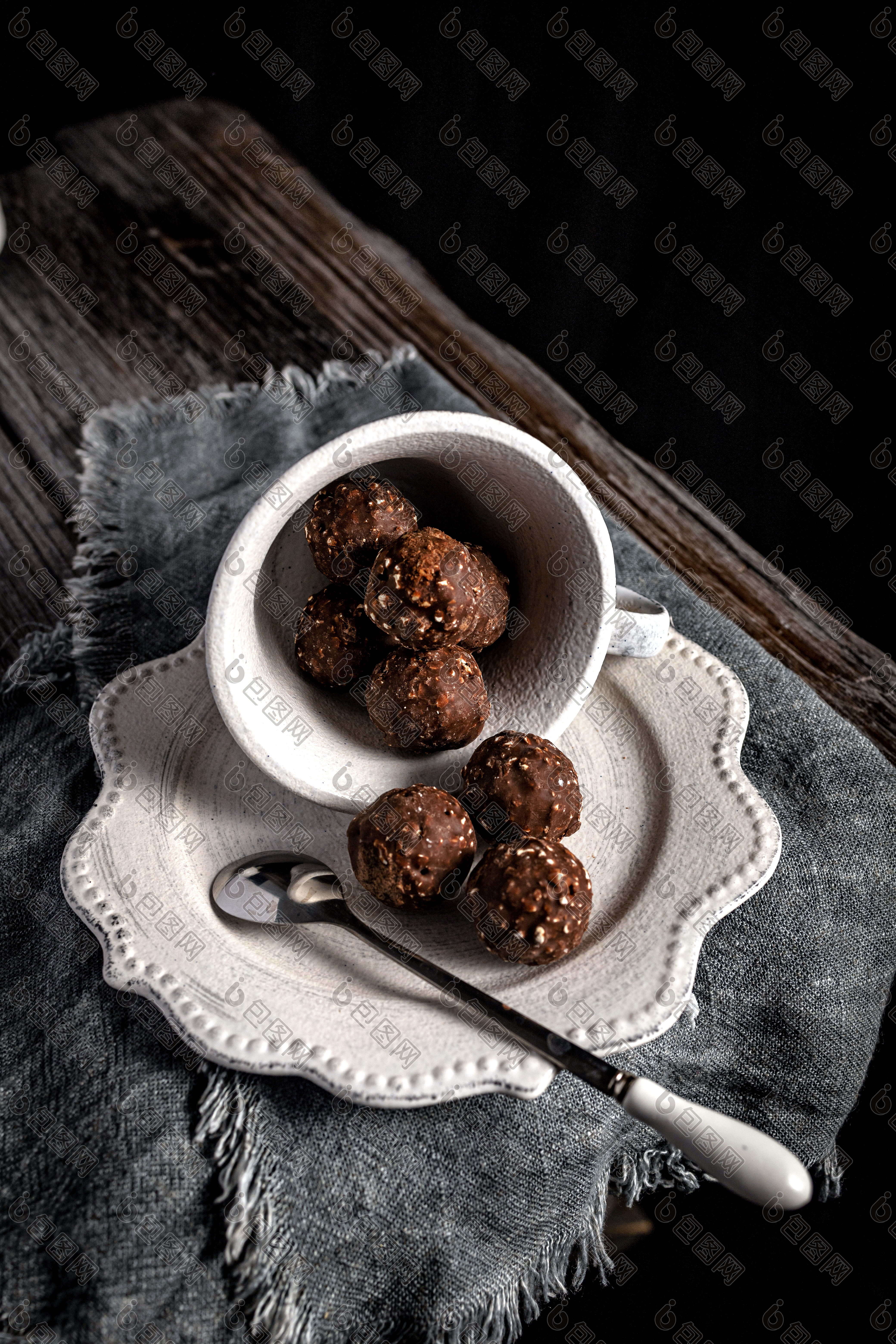 包图网 巧克力图片 >纪念爱情的零食巧克力包图网提供精美好看的纪念