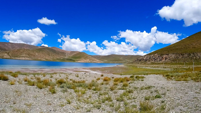 西藏圣湖羊卓雍措羊湖云朵