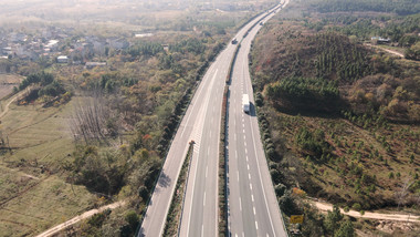 大气沪蓉高速双向双车道高速公路拍摄