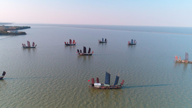 航拍浙江湖州太湖里停泊的木船