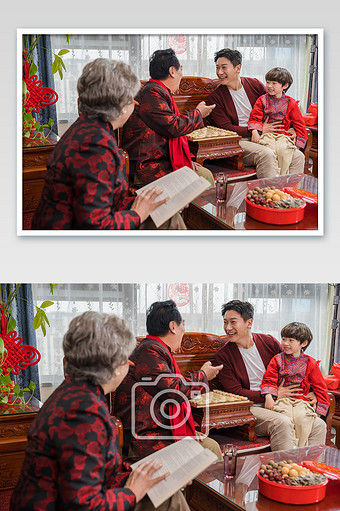 新年家人客厅聊天摄影图片