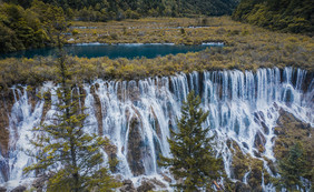 大气四川尼日朗瀑布风景摄影