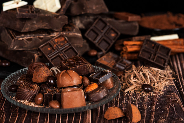 巧克力片巧克力豆美食摄影图图片