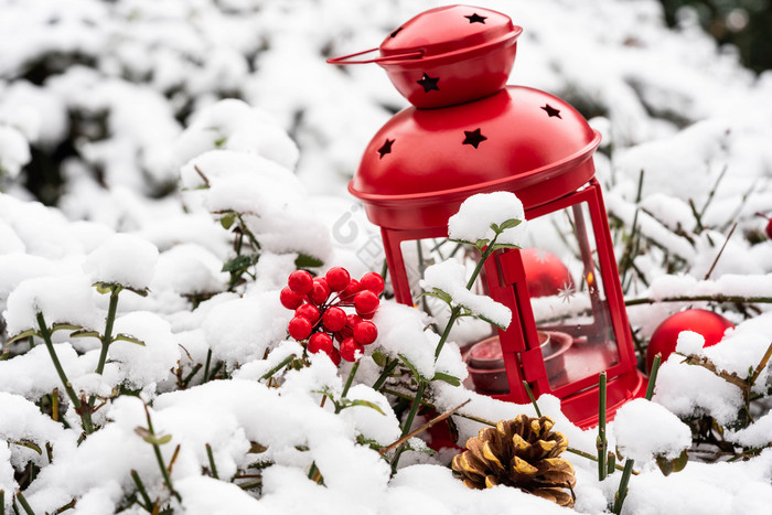 雪花上的红色烛灯图片