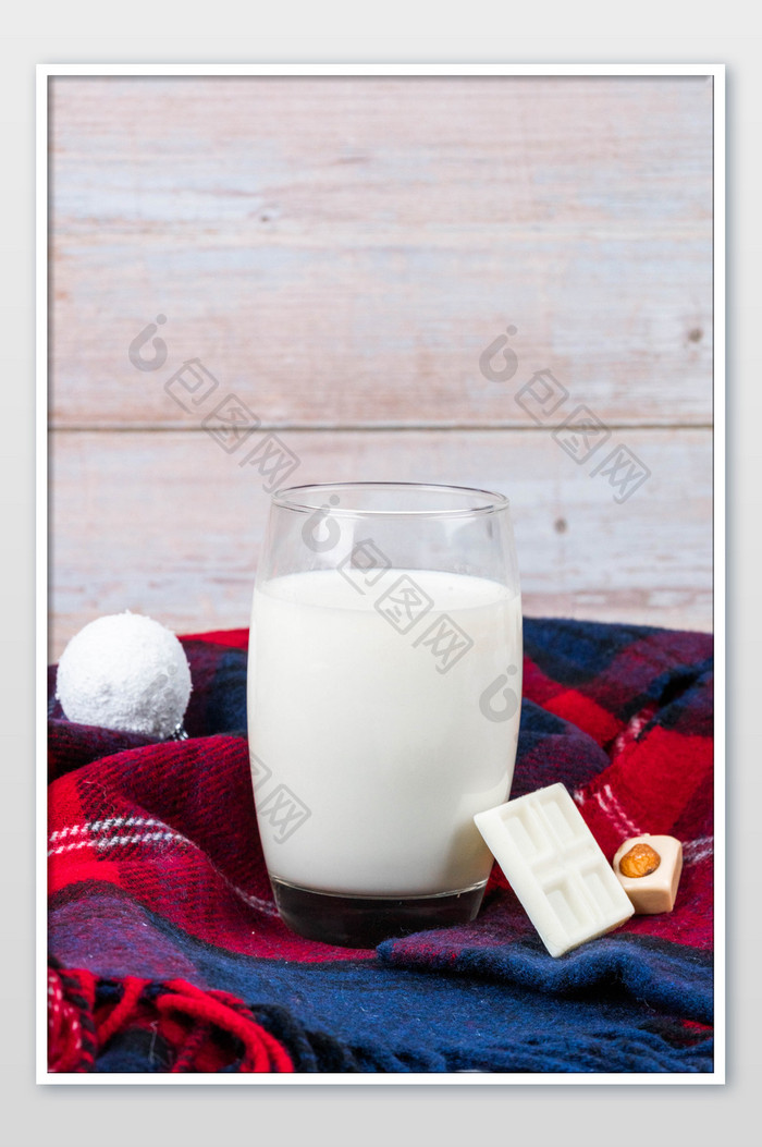 冬季热饮牛奶摄影图