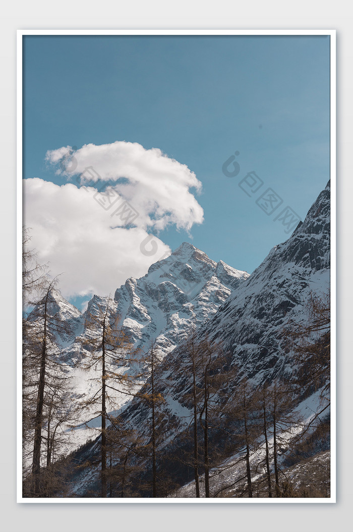 大气四川甘孜的雪景雪山的摄影图片