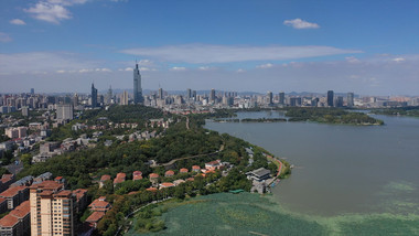 航拍南京城市玄武湖风景区园林湖泊