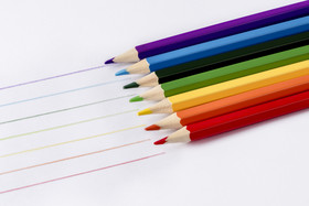 一排彩色铅笔创意素材