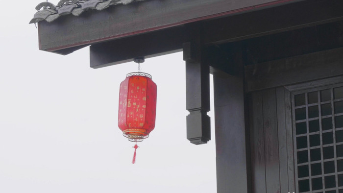 4K实拍中国风红灯笼福字屋檐年味视频素材