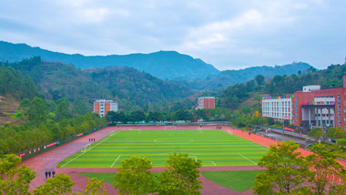 4K延时学校操场山川云雾运动视频素材