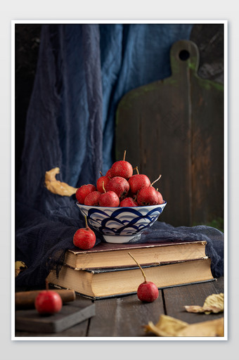 水果山楂山里红暗调风格摄影图图片