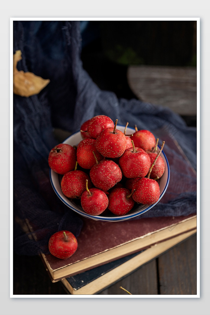 山里红山楂暗调水果摄影图图片图片