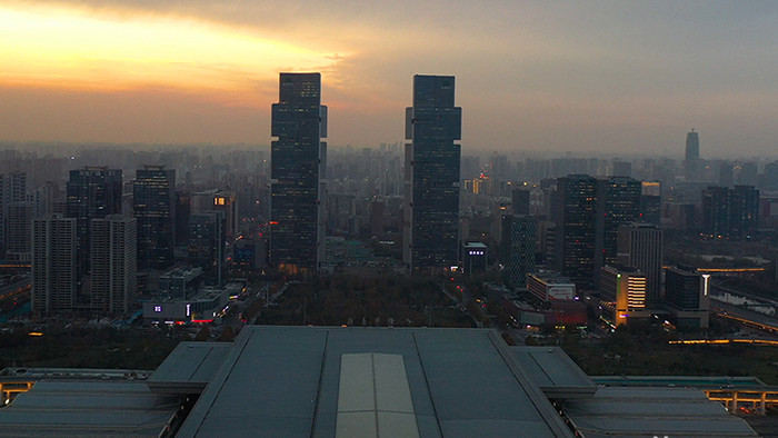 震撼郑州绿地双子塔城市高楼建筑晚霞实拍