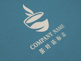 湖蓝色针织亚麻布纹上的logo样机