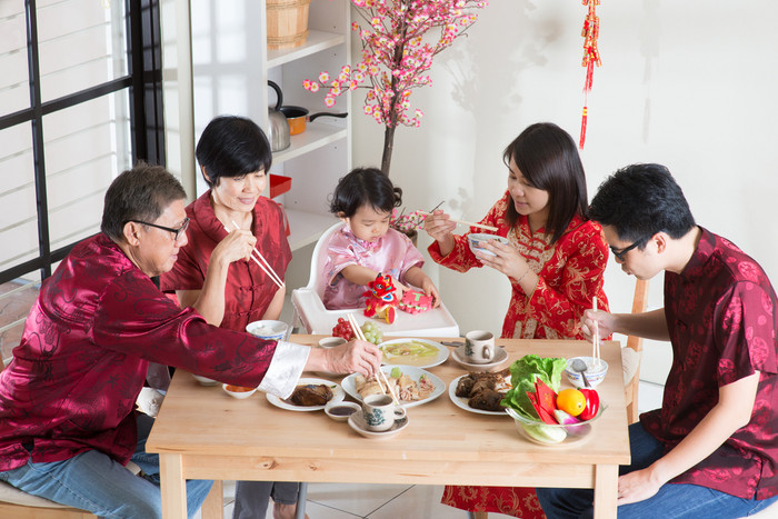 热闹喜庆的新年春节除夕年夜饭氛围音