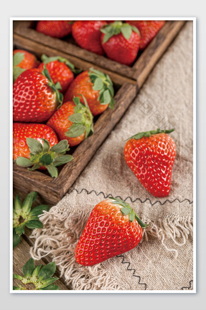 红色的牛奶草莓好吃水果图片图片