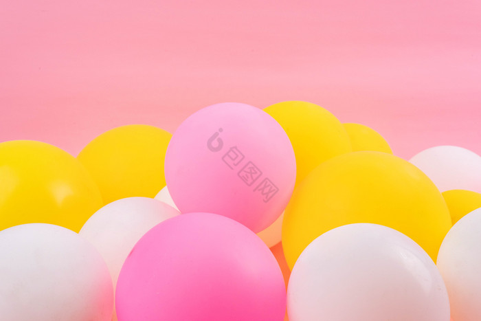 装饰的彩色气球摄影图图片