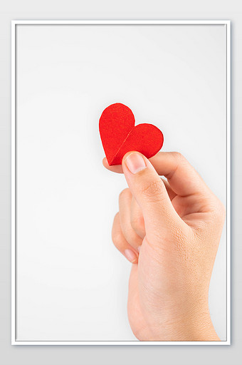 情人节手拿红心摄影图