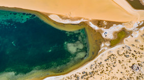 航拍青海翡翠湖风景