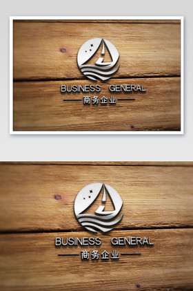 木板上的银色拉丝金属logo