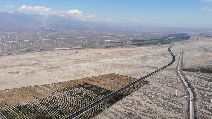 震撼新疆农田风光风车风力发电工业航拍素材