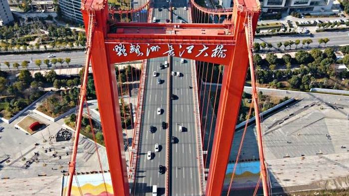 大气武汉鹦鹉洲长江大桥航拍视频