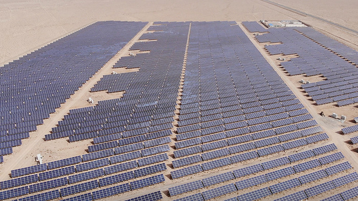 新疆自驾公路骆驼太阳能电厂河流风光素材