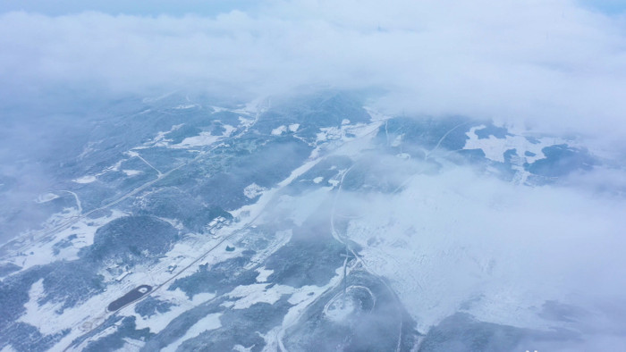 4K航拍雪山之巅云雾缭绕宏伟大气自然风光