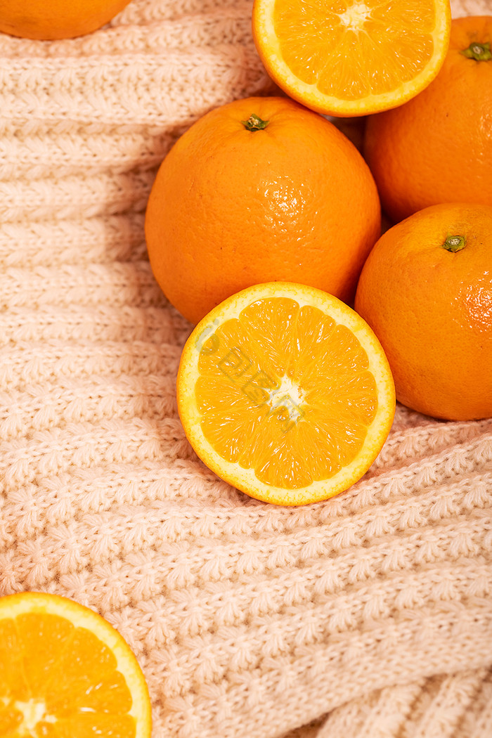 橙子水果切开的水果温暖氛围摄影图图片
